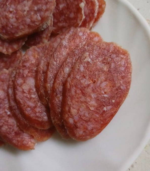 Омлет с помидорами и колбасой Омлет с помидорами и колбасой