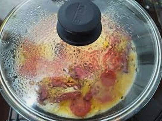 Омлет с помидорами и колбасой Омлет с помидорами и колбасой