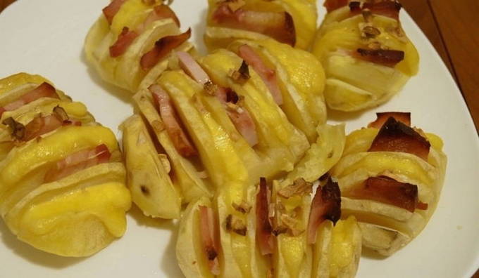 Картофель в беконе в духовке