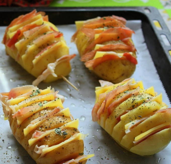 Картофель в беконе в духовке