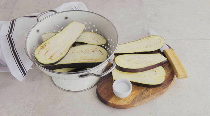 Рулетики из баклажанов с грецкими орехами