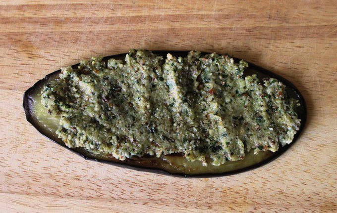 Рулетики из баклажанов с грецкими орехами