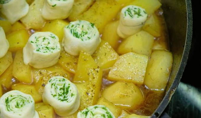 Штрудли с мясом и картофелем Штрудли с мясом и картофелем