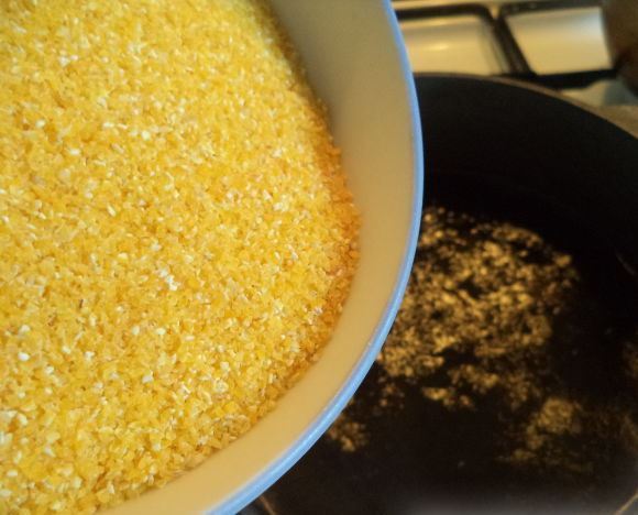 Мамалыга из кукурузной крупы Мамалыга из кукурузной крупы