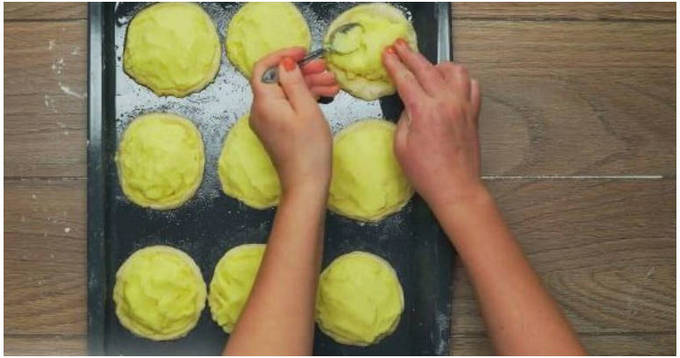 Шаньги с картошкой из дрожжевого теста в духовке Шаньги с картошкой из дрожжевого теста в духовке