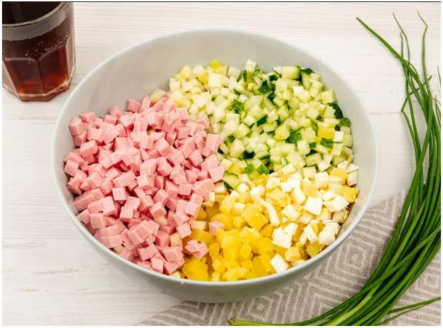 Окрошка с колбасой классическая