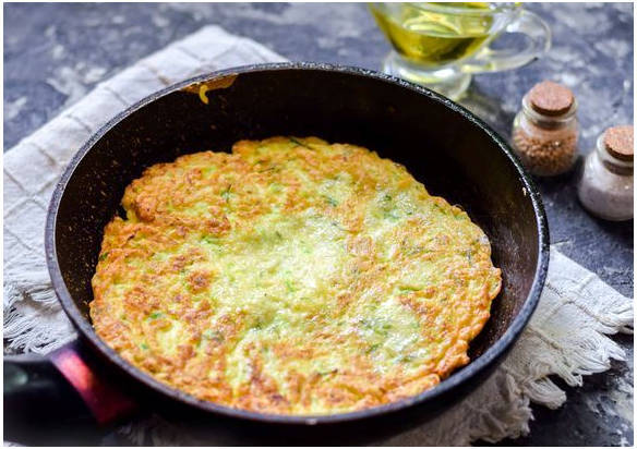 Кабачковый торт с помидорами, чесноком и сыром