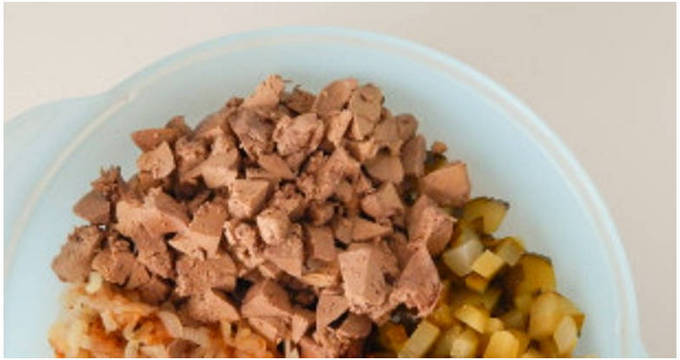 Салат из куриной печени с корейской морковью Салат из куриной печени с корейской морковью