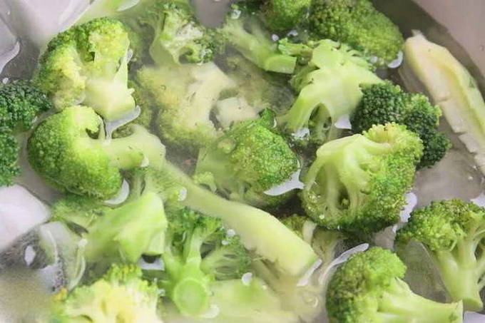 Курица в сливочном соусе с брокколи Курица в сливочном соусе с брокколи