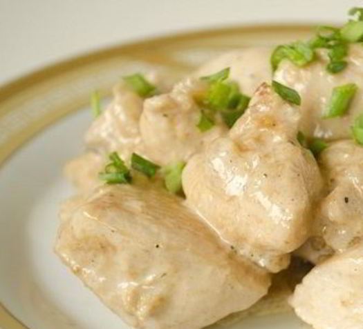 Курица в сливочно-чесночном соусе на сковороде Курица в сливочно-чесночном соусе на сковороде