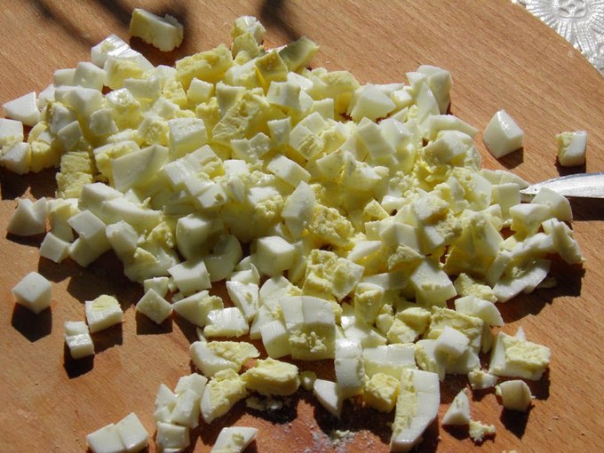 Салат «Нежный» с ветчиной, огурцами и сыром