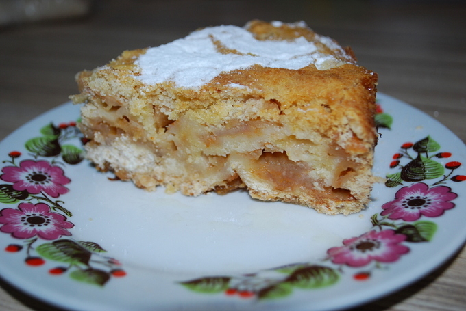 Насыпной пирог «3 стакана» с яблоками