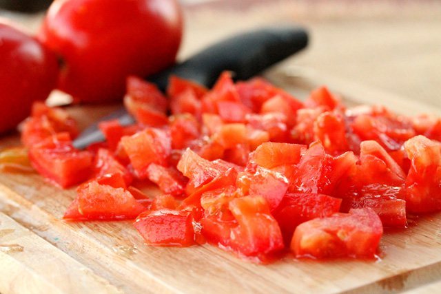 Салат с баклажанами, помидорами и сыром