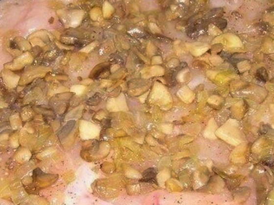 Куриные рулетики с грибами в духовке Куриные рулетики с грибами в духовке