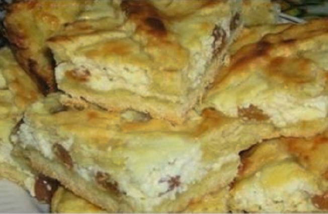Пирог из слоёного теста с творогом Пирог из слоёного теста с творогом