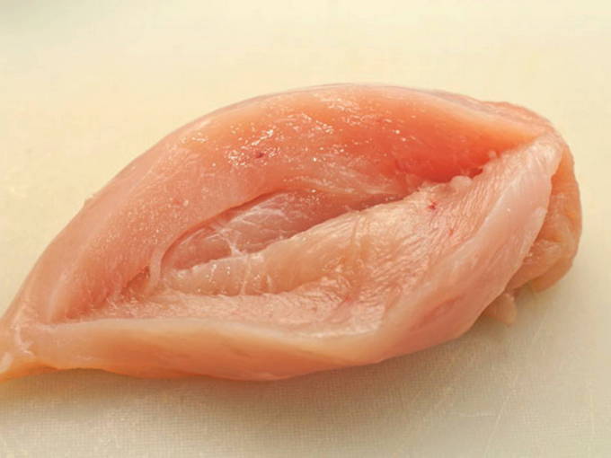 Рулетики из куриной грудки с грибами Рулетики из куриной грудки с грибами