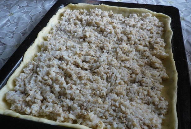 Пирог с рыбной консервой и рисом Пирог с рыбной консервой и рисом