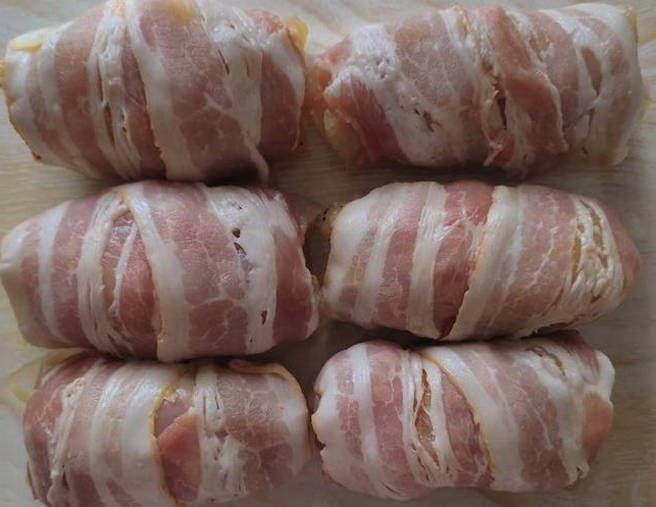 Куриные рулетики в беконе в духовке Куриные рулетики в беконе в духовке