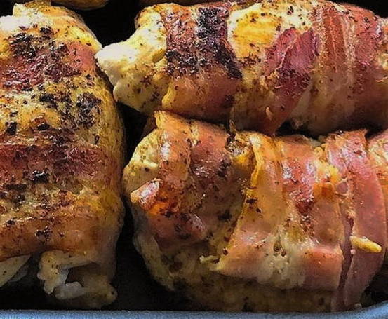 Куриные рулетики в беконе в духовке Куриные рулетики в беконе в духовке