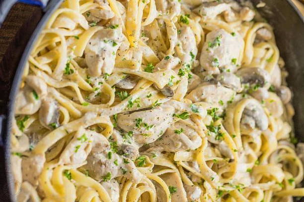 Фетучини в сливочном соусе с грибами