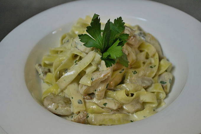 Фетучини в сливочном соусе с грибами