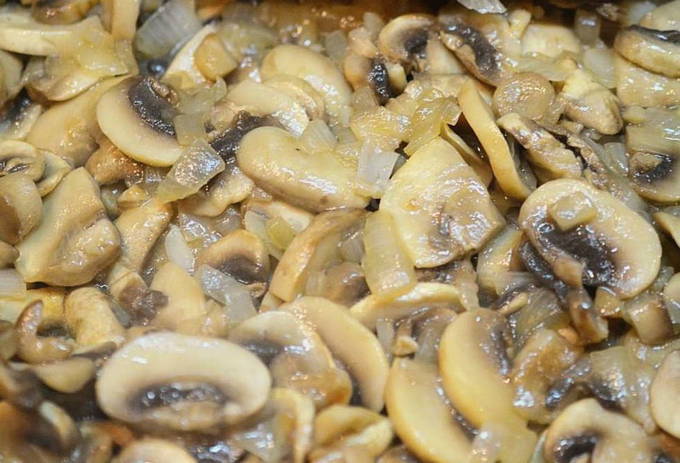 Фетучини в сливочном соусе с грибами