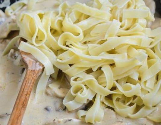 Фетучини в сливочном соусе с грибами