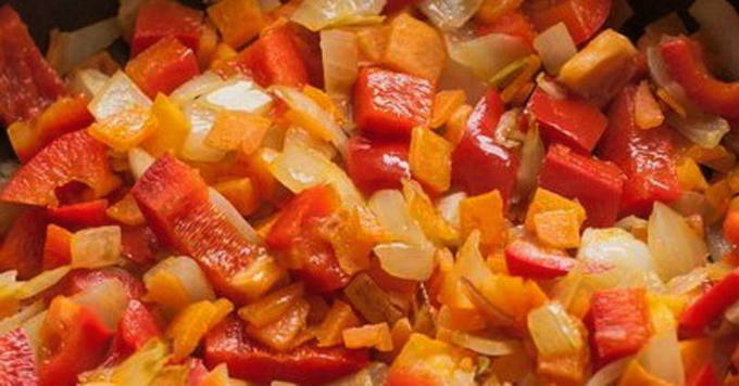 Булгур с курицей и овощами на сковороде Булгур с курицей и овощами на сковороде