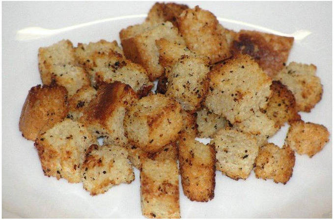 Сухарики с чесноком и маслом в духовке Сухарики с чесноком и маслом в духовке