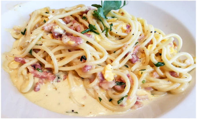 Макароны с беконом и сыром в сливочном соусе