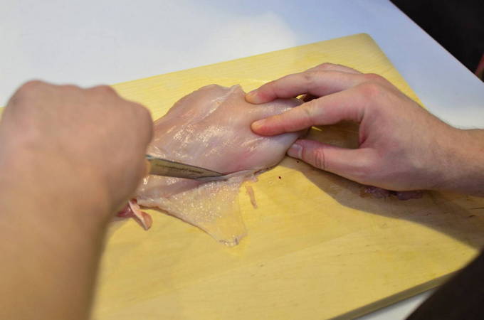 Куриные рулетики в беконе с сыром в духовке Куриные рулетики в беконе с сыром в духовке