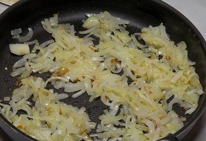 Куриные рулетики с грибами и сыром в духовке Куриные рулетики с грибами и сыром в духовке