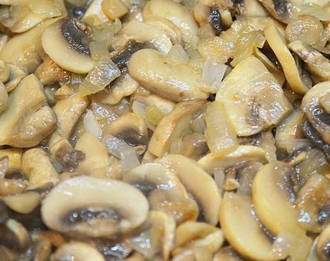 Куриные рулетики с грибами и сыром в духовке Куриные рулетики с грибами и сыром в духовке