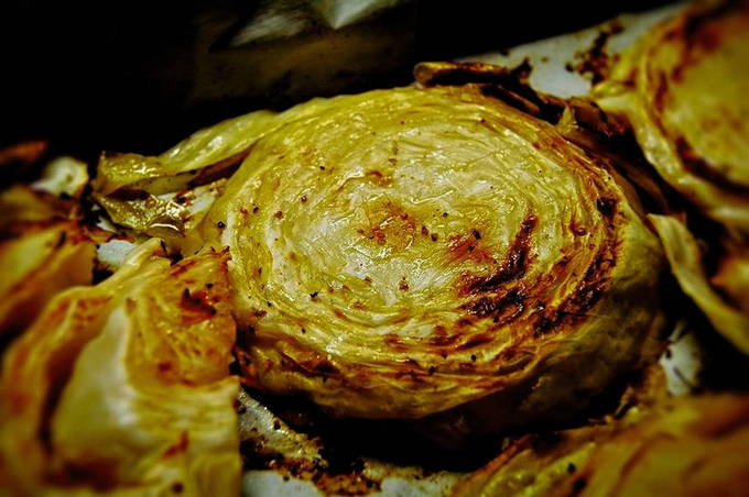 Капуста кусками со специями в духовке Капуста кусками со специями в духовке