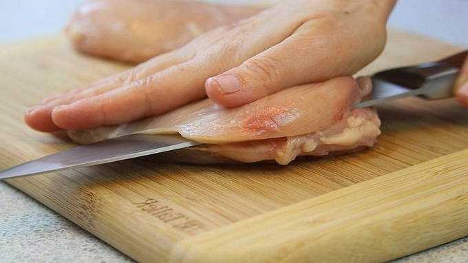 Рулетики из куриной грудки с беконом Рулетики из куриной грудки с беконом
