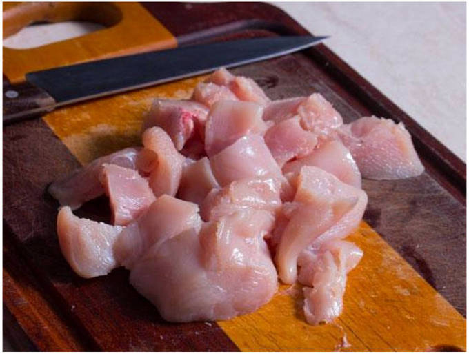 Курица в сливочном соусе с чесноком на сковороде Курица в сливочном соусе с чесноком на сковороде