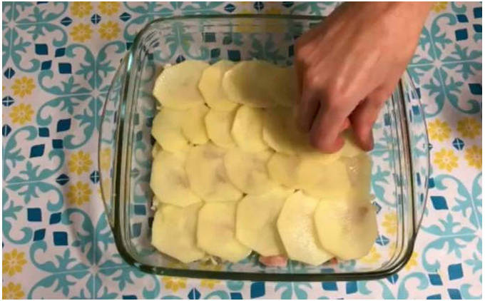 Картошка-гармошка с беконом и сыром в духовке Картошка-гармошка с беконом и сыром в духовке