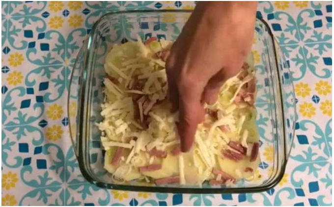 Картошка-гармошка с беконом и сыром в духовке Картошка-гармошка с беконом и сыром в духовке