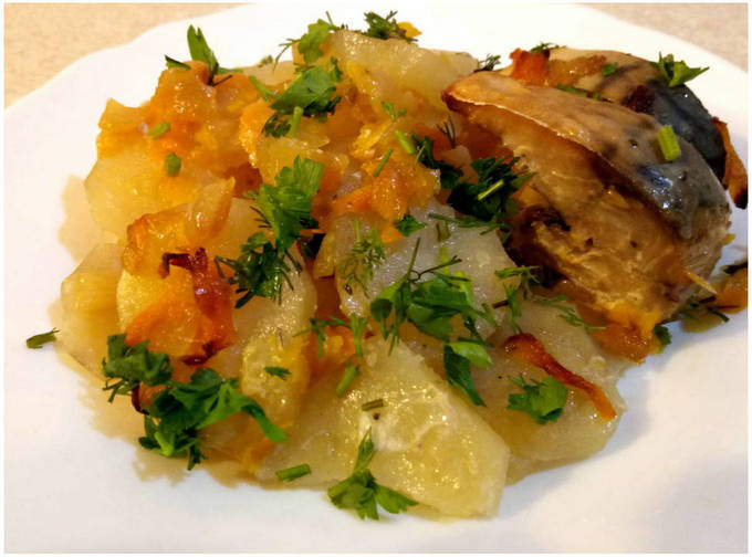 Скумбрия с картошкой и луком в духовке
