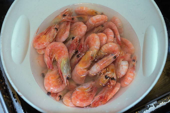 Жареные креветки в соевом соусе с чесноком