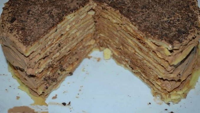Вафельный торт из готовых коржей со сгущёнкой Вафельный торт из готовых коржей со сгущёнкой