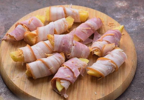 Картошка в беконе в духовке Картошка в беконе в духовке