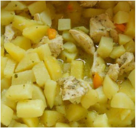 Тушеная картошка с курицей в мультиварке Тушеная картошка с курицей в мультиварке