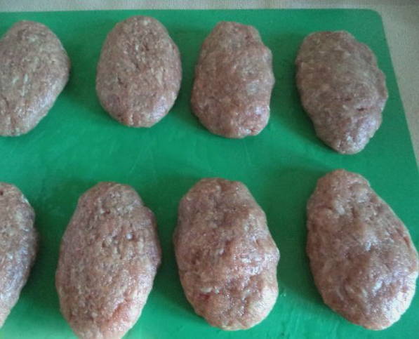 Диетические паровые котлеты из говядины Диетические паровые котлеты из говядины