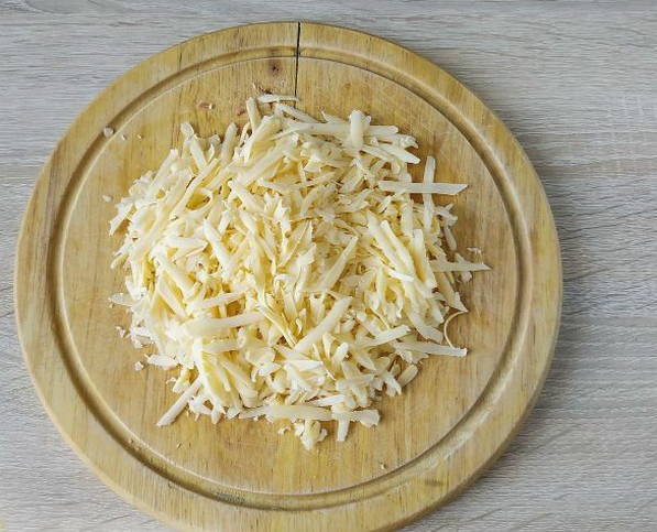 Салат с копченой колбасой и кукурузой Салат с копченой колбасой и кукурузой
