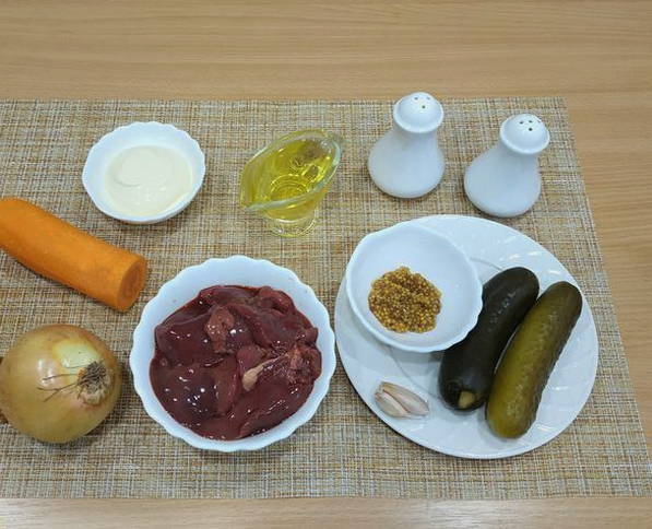 Салат с жареной куриной печенью