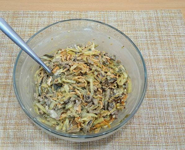 Салат с жареной куриной печенью