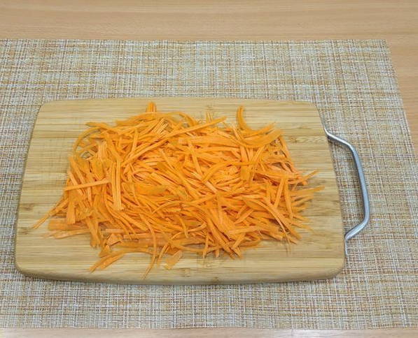 Салат с жареной куриной печенью