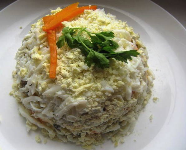 Салат с куриной печенью с шампиньонами