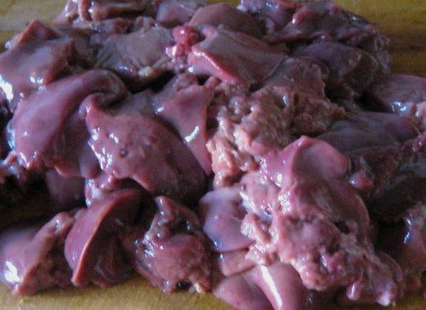 Салат с куриной печенью с шампиньонами